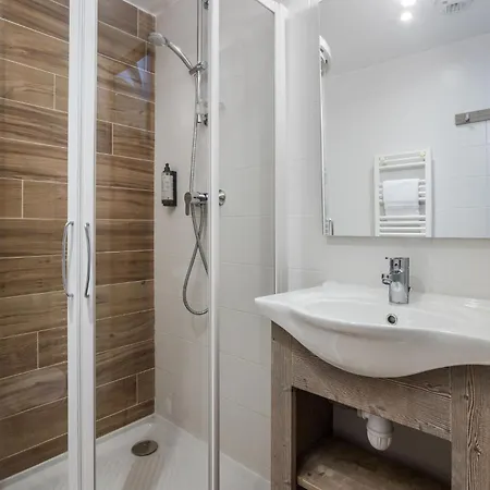 Le Roc Noir By Alpapart Aparthotel 3*